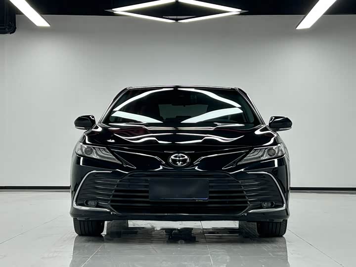 Фото 2 - Toyota Camry