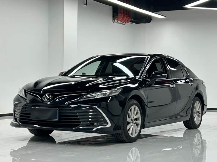 Фото 3 - Toyota Camry