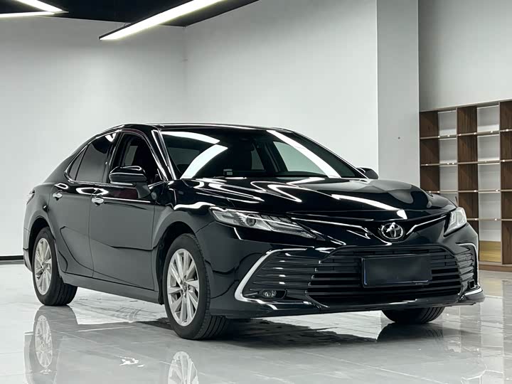 Фото 4 - Toyota Camry