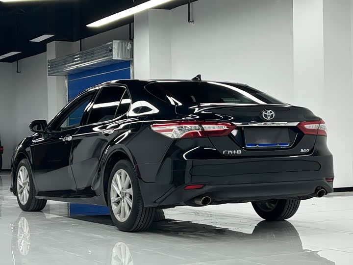 Фото 6 - Toyota Camry