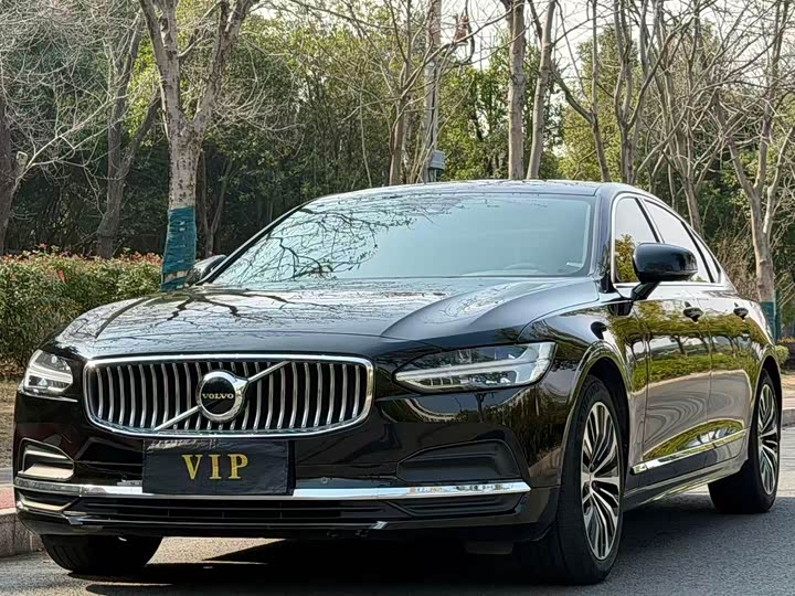 Фото 1 - Volvo S90