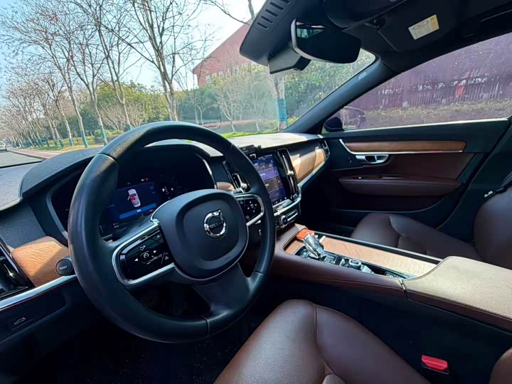 Фото 4 - Volvo S90