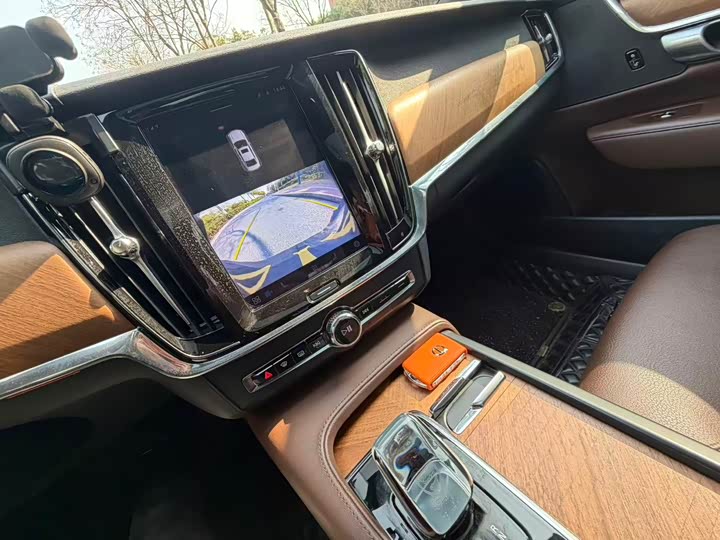 Фото 5 - Volvo S90