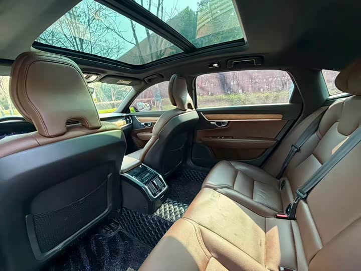 Фото 7 - Volvo S90