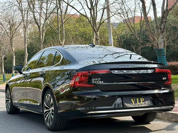 Фото 9 - Volvo S90