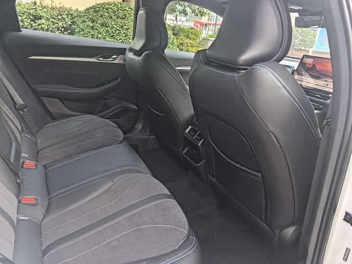 Photo 9 - Geely Preface