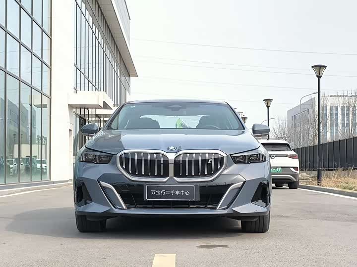 Фото 3 - BMW i5