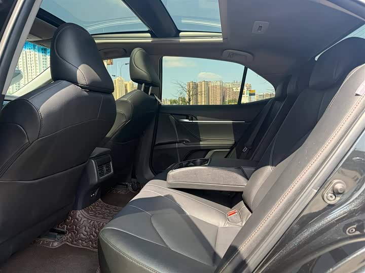 Фото 3 - Toyota Camry