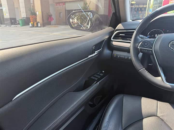 Фото 7 - Toyota Camry