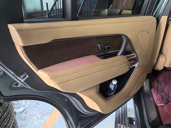 Photo 6 - Land Rover Range Rover