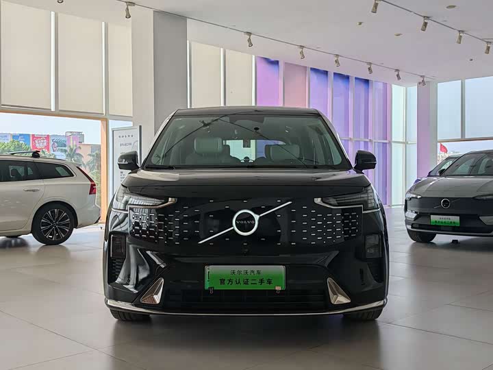 Фото 2 - Volvo EM90