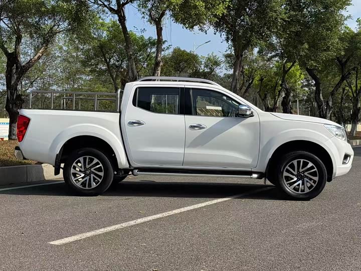 Фото 8 - Nissan Navara