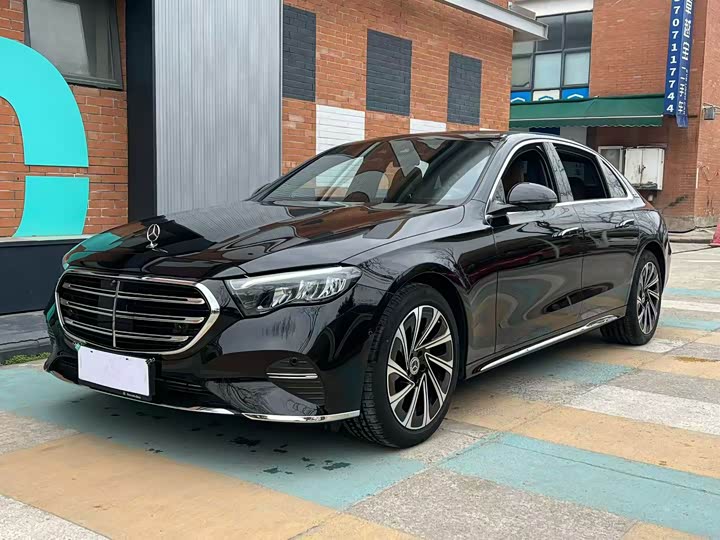 Фото 1 - Mercedes-Benz E-Class