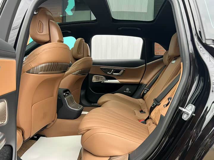 Фото 4 - Mercedes-Benz E-Class