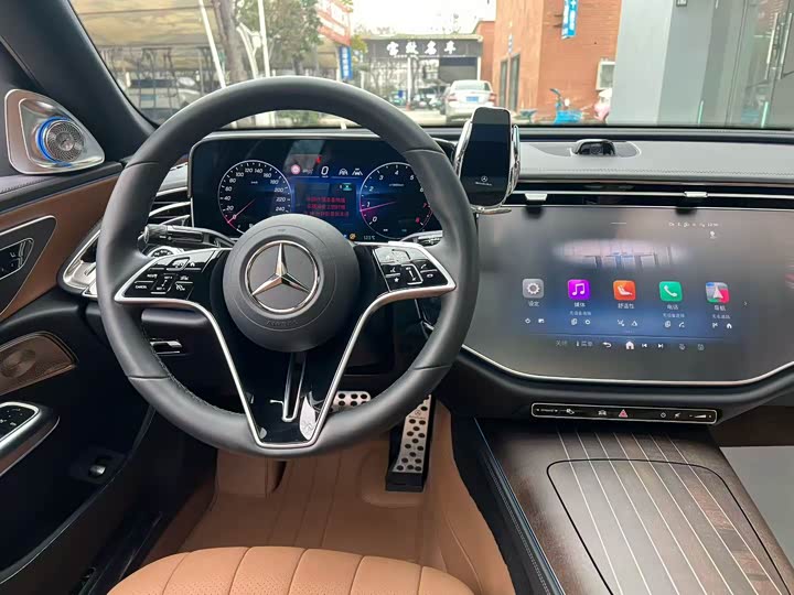 Фото 5 - Mercedes-Benz E-Class