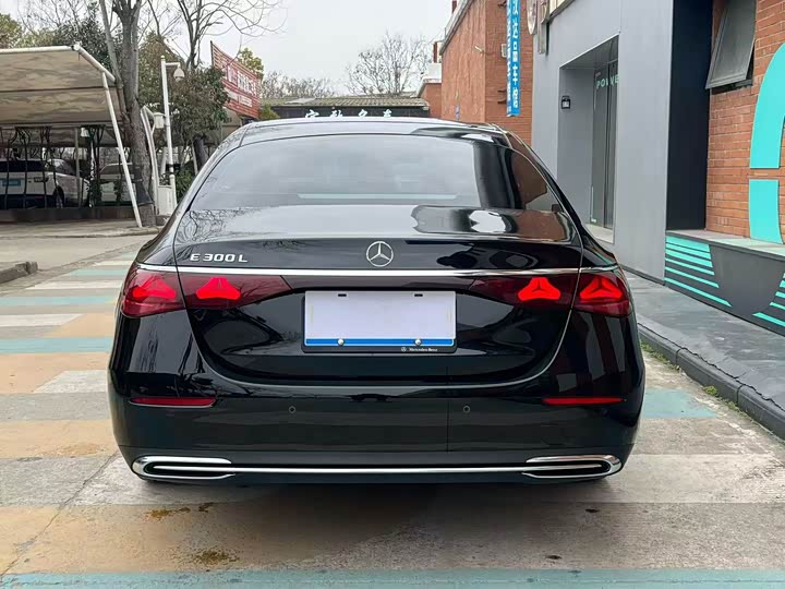 Фото 8 - Mercedes-Benz E-Class