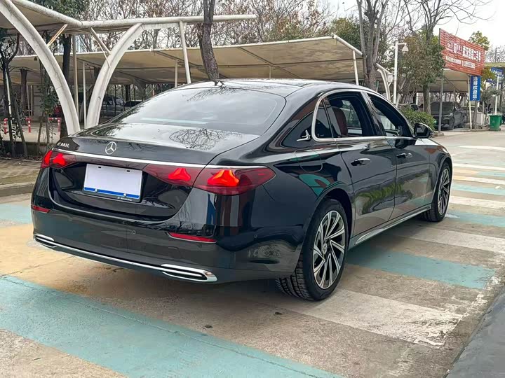 Фото 9 - Mercedes-Benz E-Class