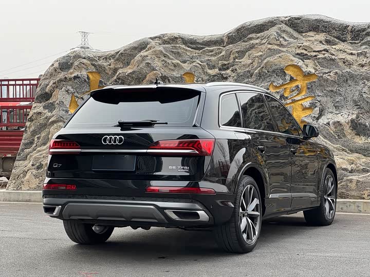 Фото 6 - Audi Q7