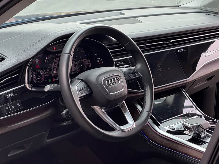 Фото 8 - Audi Q7