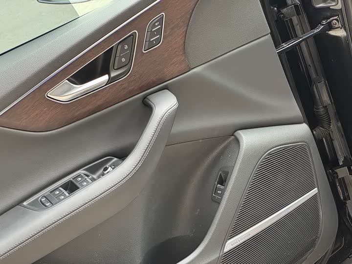 Фото 9 - Audi Q7