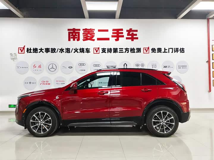 Photo 4 - Cadillac XT4