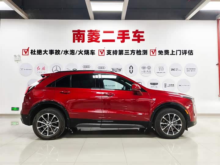 Photo 8 - Cadillac XT4