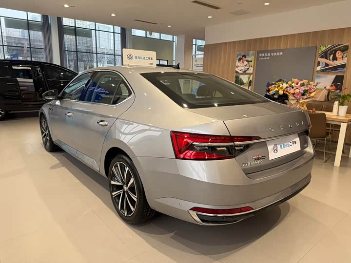 Фото 6 - Skoda Superb