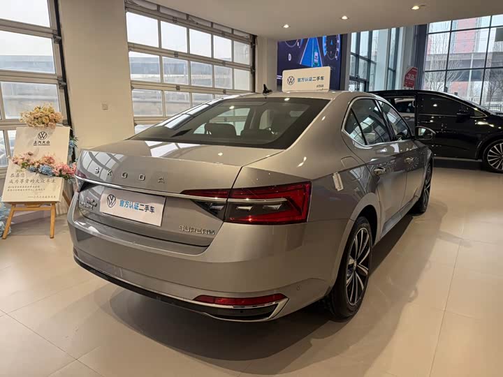 Фото 8 - Skoda Superb