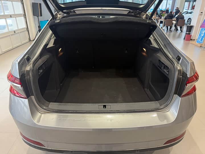 Фото 9 - Skoda Superb