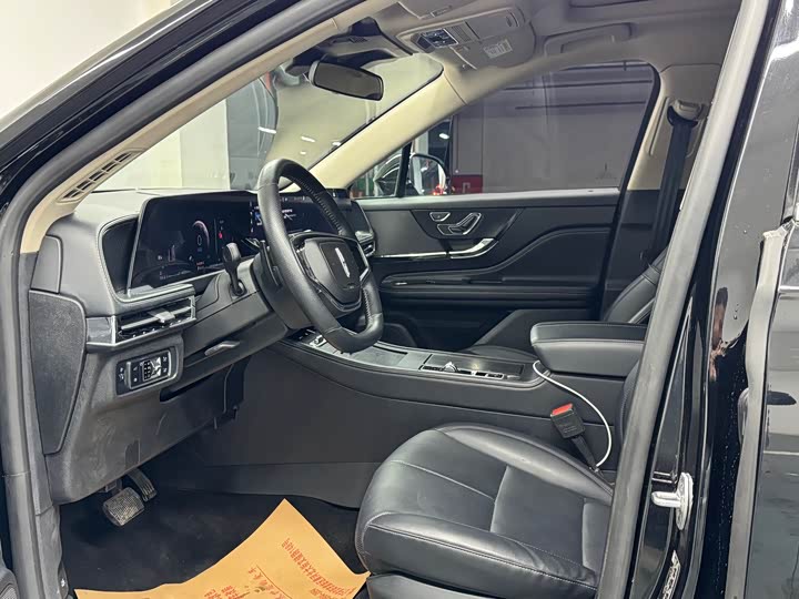 Photo 4 - Lincoln Corsair