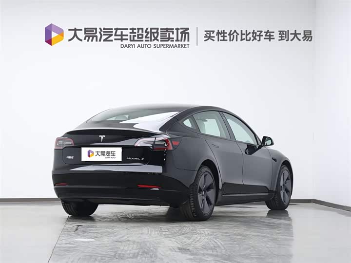 Фото 3 - Tesla Model 3