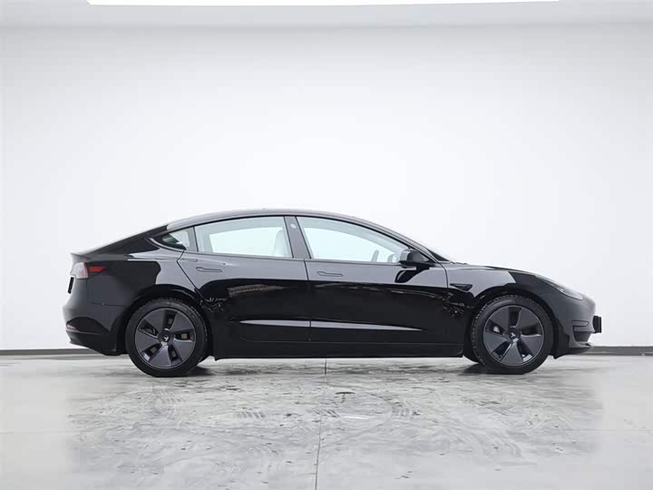 Фото 6 - Tesla Model 3