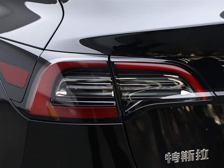 Фото 7 - Tesla Model 3