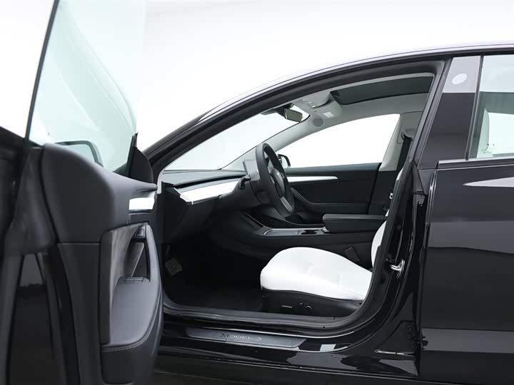 Фото 9 - Tesla Model 3