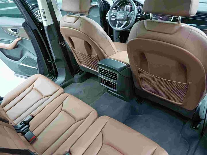 Фото 9 - Audi Q7