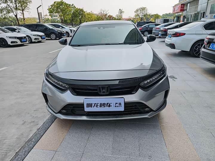 Фото 2 - Honda Inspire