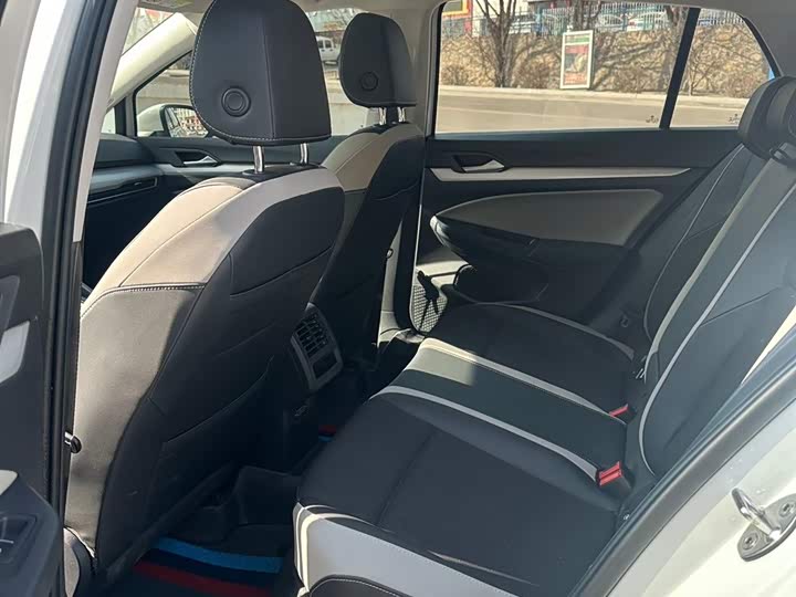 Фото 8 - Volkswagen Golf