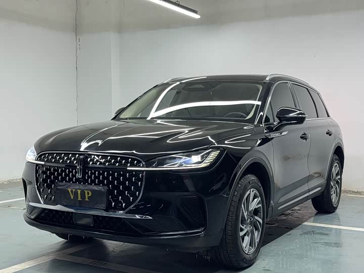 Фото 2 - Lincoln Corsair