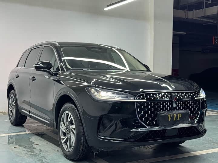 Фото 3 - Lincoln Corsair