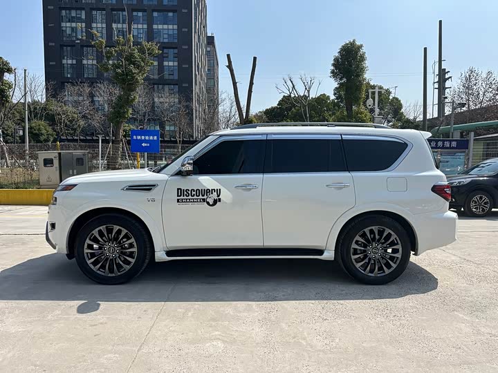 Фото 2 - Nissan Armada