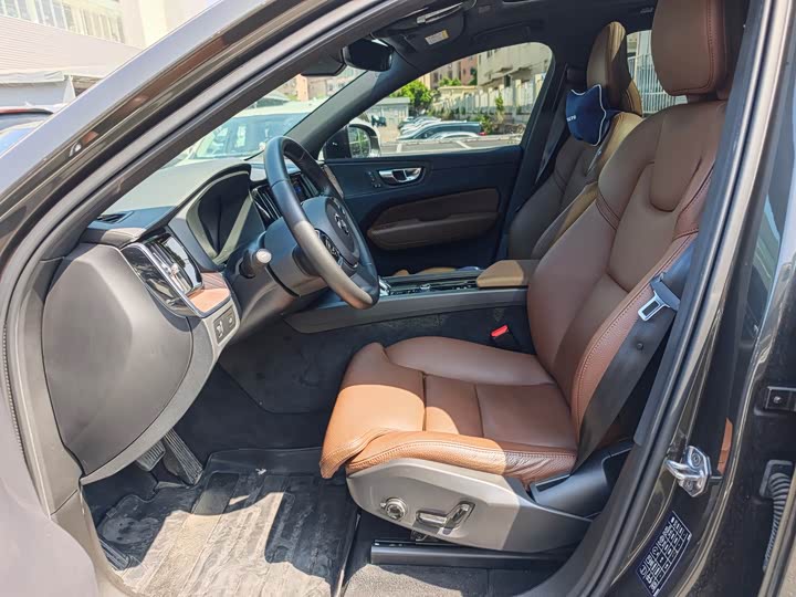 Фото 9 - Volvo XC60