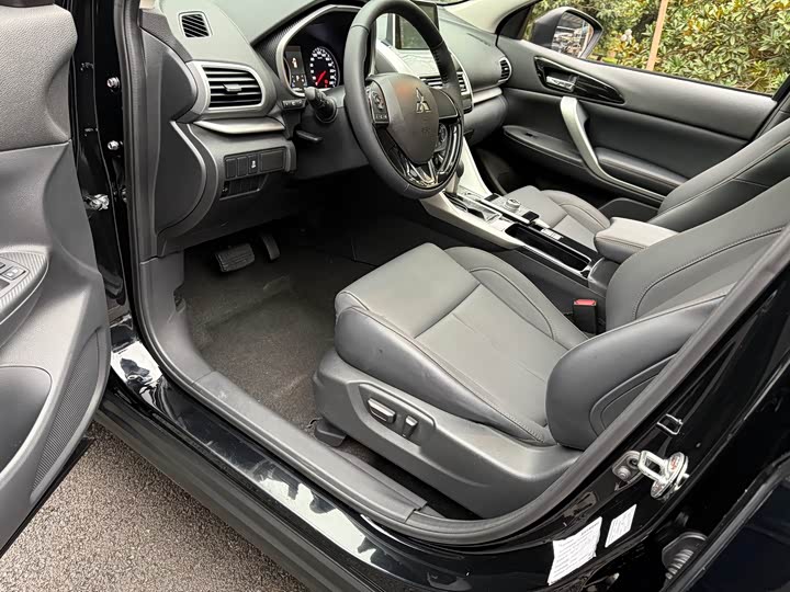 Фото 4 - Mitsubishi Eclipse Cross