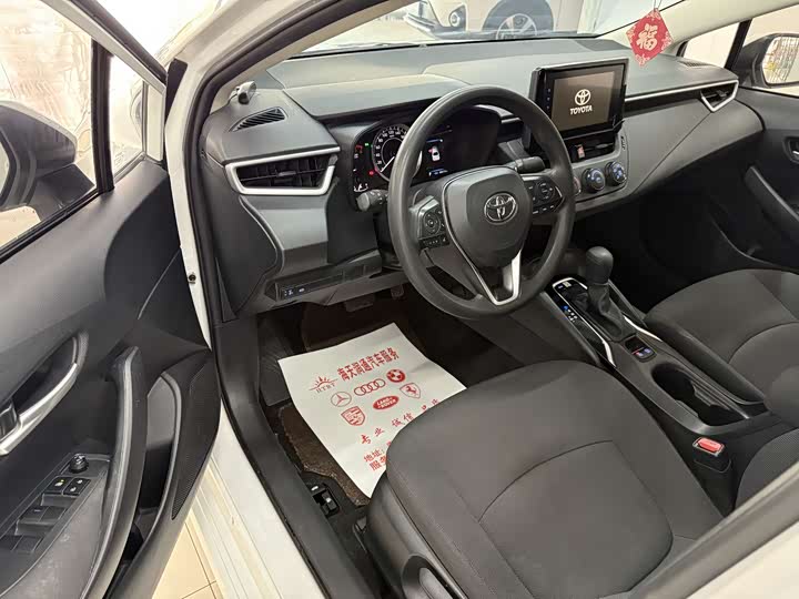 Фото 4 - Toyota Corolla