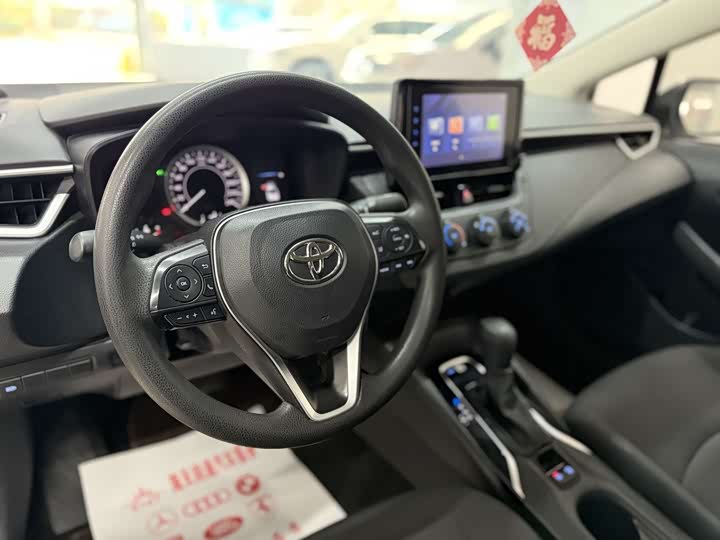 Фото 8 - Toyota Corolla