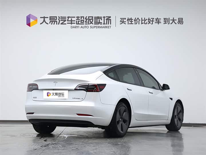 Фото 3 - Tesla Model 3