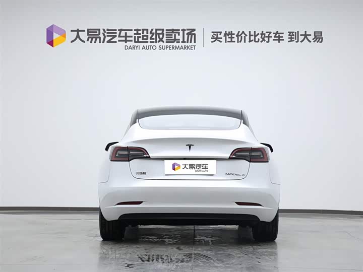 Фото 4 - Tesla Model 3