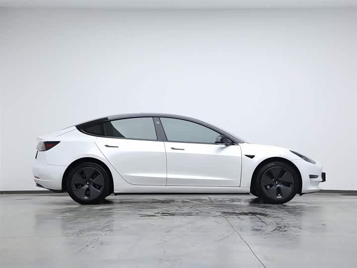 Фото 6 - Tesla Model 3