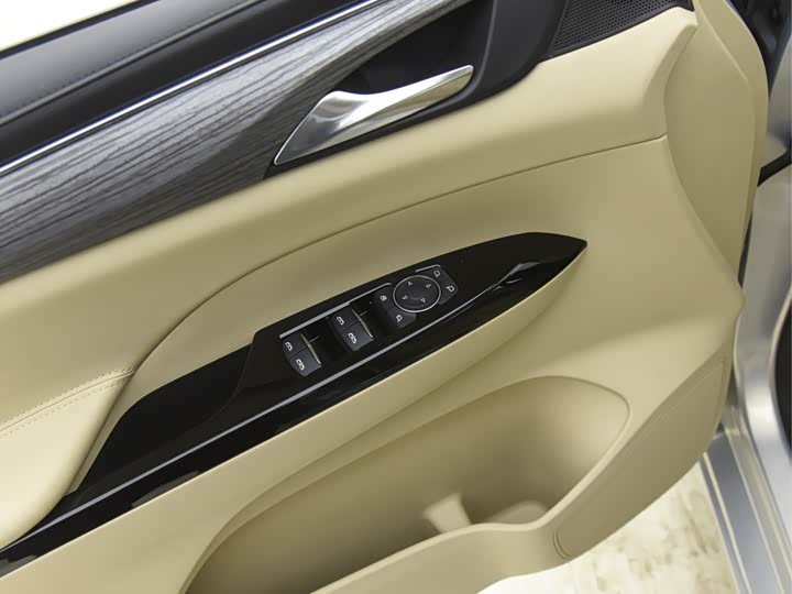 Фото 8 - Buick GL8 Hybrid