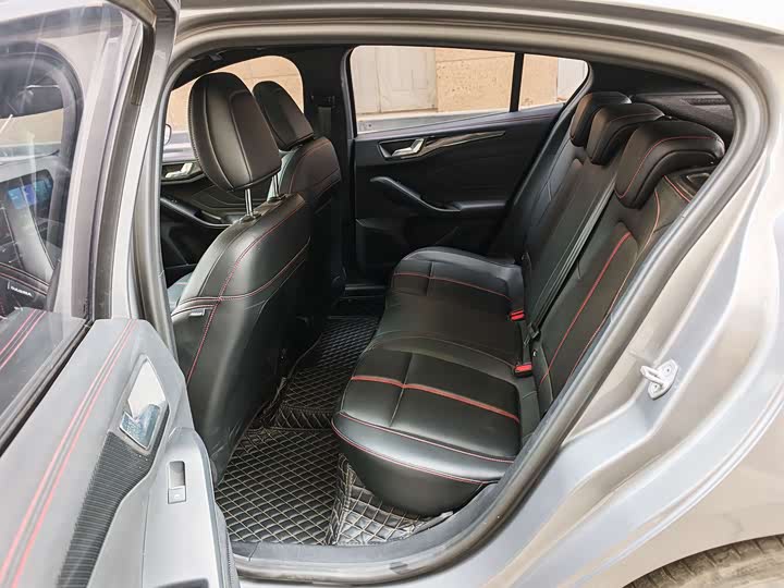 Фото 8 - Ford Focus