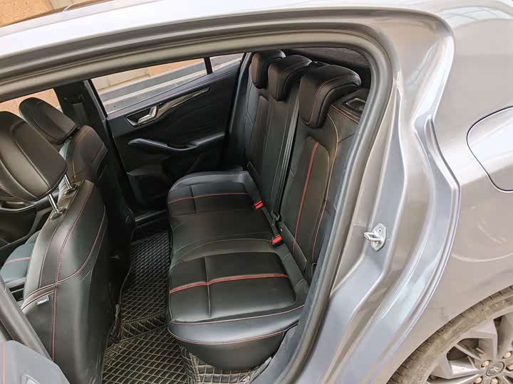 Фото 9 - Ford Focus